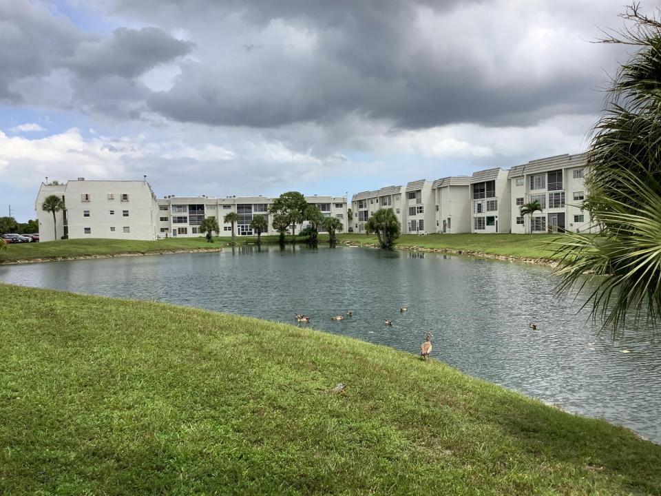 8400 Sunrise Lakes Boulevard Unit 101, Sunrise, Floride 33322, États-Unis
