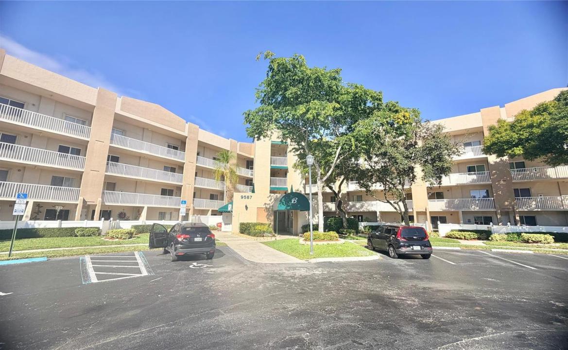 9587 WELDON Circle B204, Tamarac, Floride 33321, États-Unis