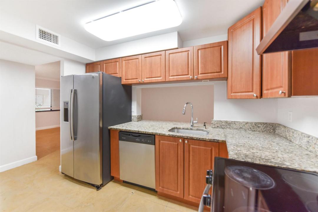 6053 10th N Avenue 140, Florida 33463, USA