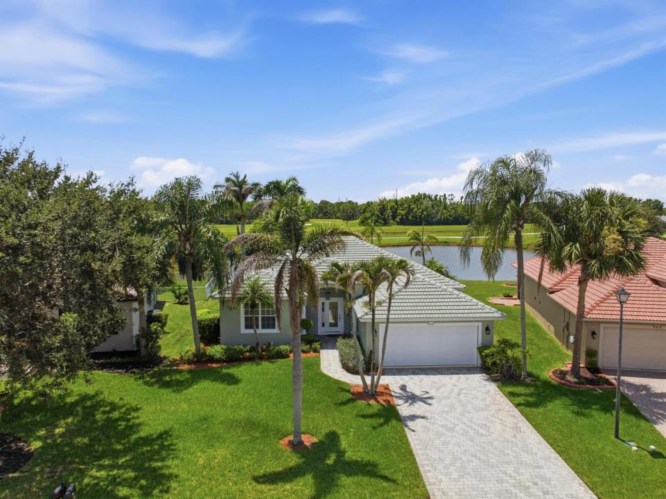 562 NW WAVERLY Circle, Port St. Lucie, Floride 34983, États-Unis