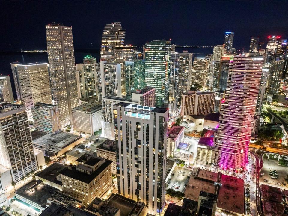 151 SE 1st St 1508, Miami, Florida 33131, USA