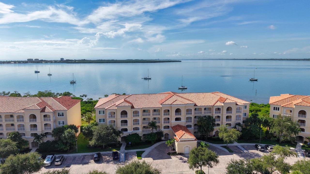 25 HARBOUR ISLE W Drive 104, Fort Pierce, Flórida 34949, Estados Unidos