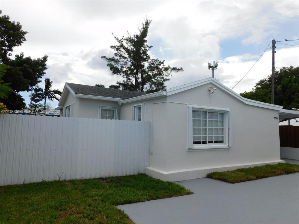 2754 NW 26th St C, Miami, Florida 33142, Stati Uniti