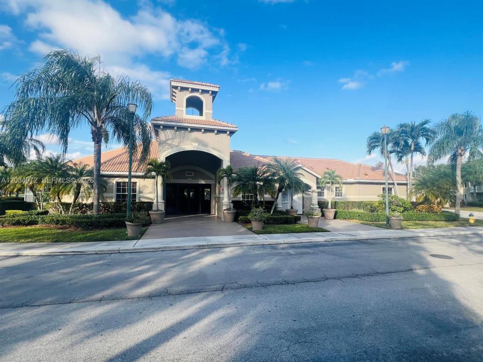 5045 Wiles Rd 201, Coconut Creek, Flórida 33073, Estados Unidos