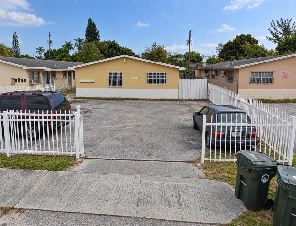 3121 NW 133RD Street 1-4, Opa-Locka, Floride 33054, États-Unis