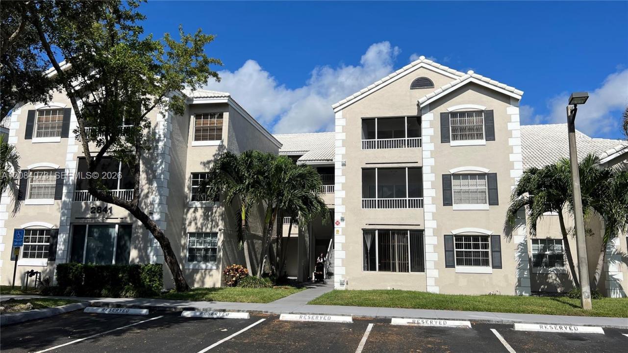 2841 N Oakland Forest Dr 203, Oakland Park, Floride 33309, États-Unis