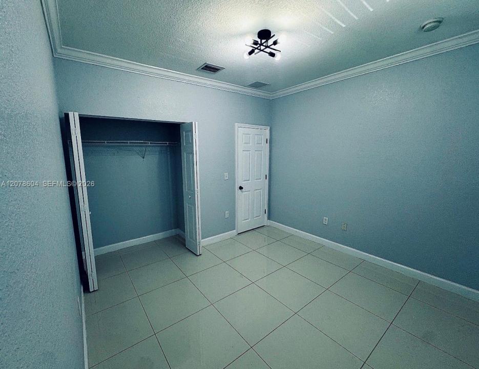 1035 NE 207th Ter, Miami, Florida 33179, USA