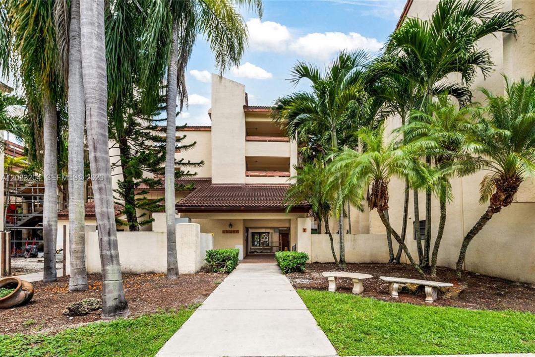12455 SW 93rd Ter 301T, Miami, Florida 33186, USA