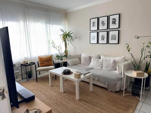 830 80th Street 5, Miami Beach, Florida 33141, USA