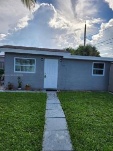 137 Abaco Dr 1, Palm Springs, Florida 33461, USA