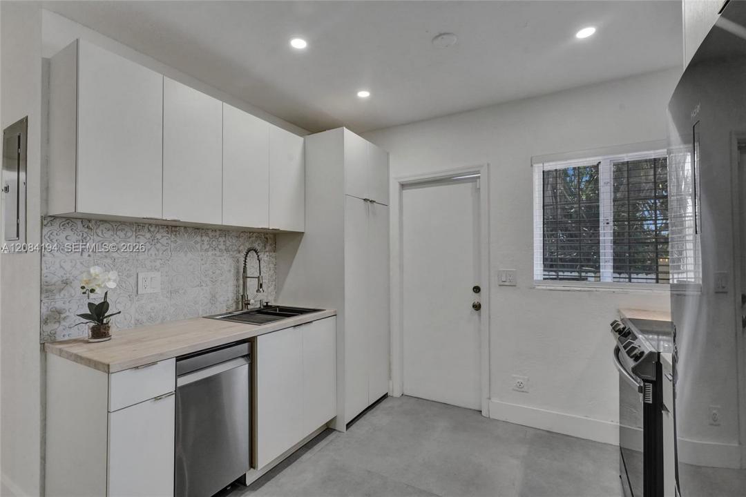 7520 NE 3rd Ave A, Miami, Florida 33138, HOA KỲ