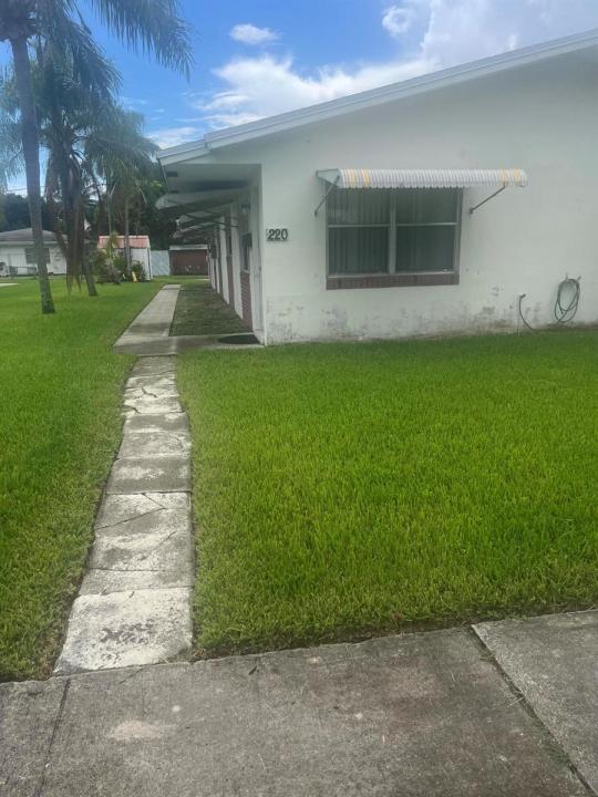 220 NE 1st Street 2, Dania Beach, Floride 33004, États-Unis