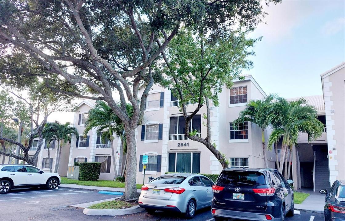 2841 N Oakland Forest Dr 201, Oakland Park, Floride 33309, États-Unis