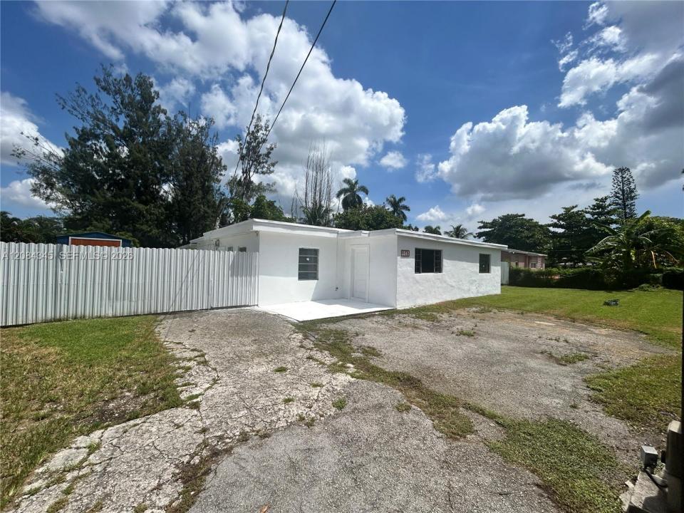 1843 NW 107th St, Miami, Floride 33167, États-Unis