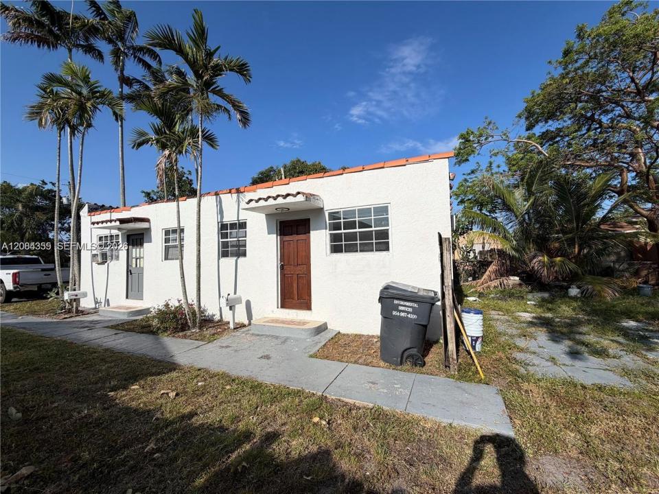 2212 Grant St 2, Hollywood, Florida 33020, USA