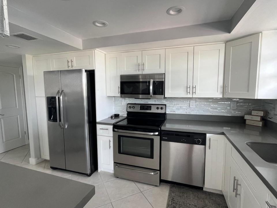 137 GOLDEN ISLES Drive 412, Hallandale Beach, Floride 33009, États-Unis
