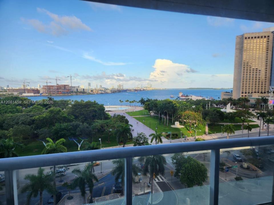 50 Biscayne Blvd 903, Miami, Floryda 33132, USA