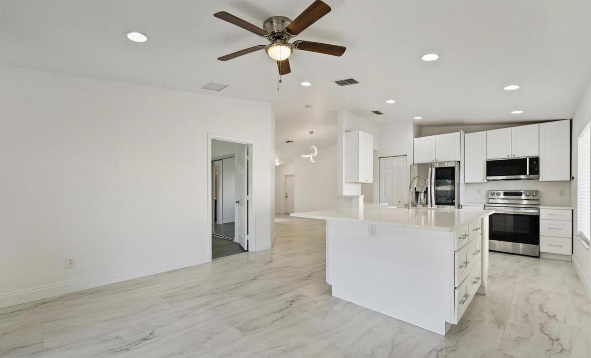 1899 SW NEWPORT ISLES Boulevard, Port St. Lucie, Flórida 34953, Estados Unidos