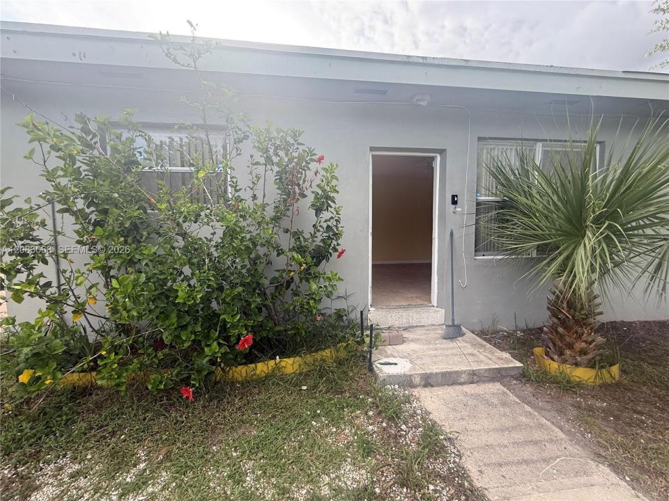 14 NW 169th St 2, North Miami Beach, Florida 33169, Stati Uniti