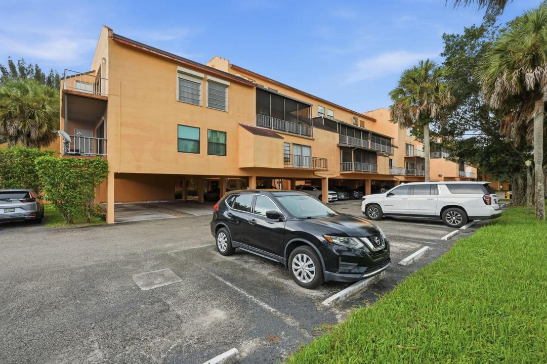 430 COMMODORE Drive 314, Plantation, Florida 33325, USA