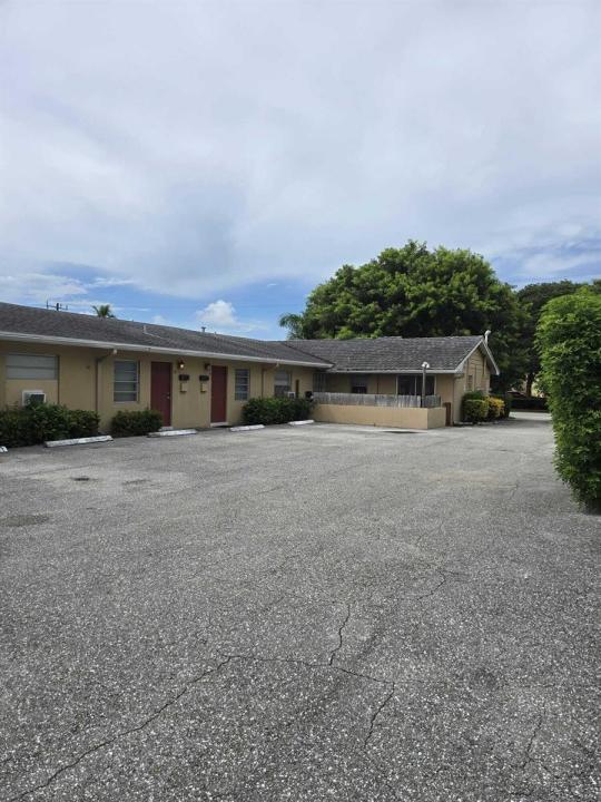 330 SOUTHWIND Drive 6, North Palm Beach, Florida 33408, USA