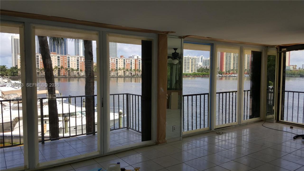 Sunny Isles Beach, Florida 33160, USA