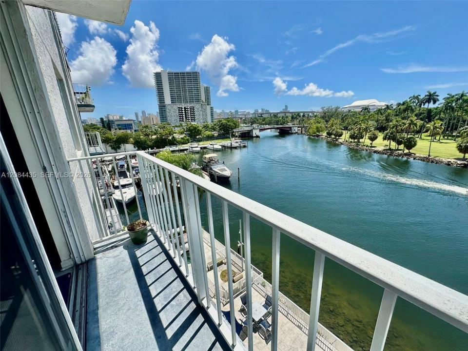 1740 NW N River Dr 516, Miami, Florida 33125, Stati Uniti