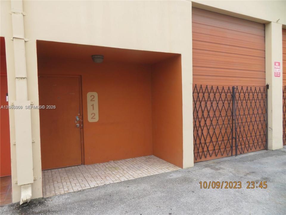2450 W 82nd St 212, Hialeah, Floride 33016, États-Unis