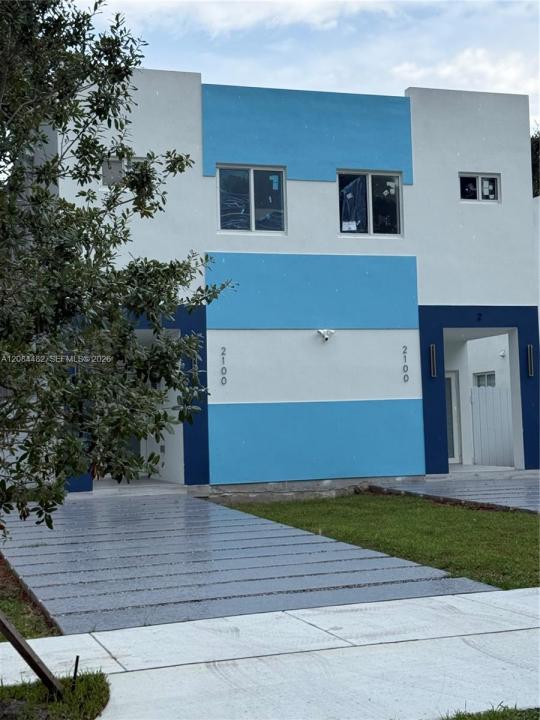2100 NW 102nd St 2, Miami, Florida 33147, Stati Uniti