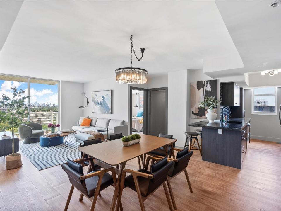 5077 NW 7th St 1117, Miami, Florida 33126, USA