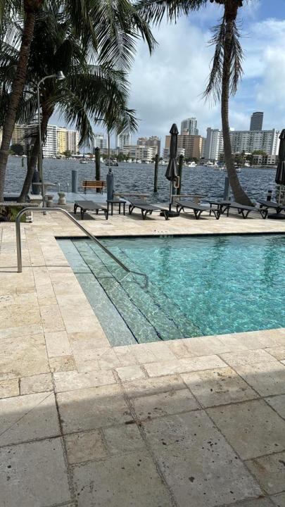 468 GOLDEN ISLES Drive 101, Hallandale Beach, Florida 33009, USA