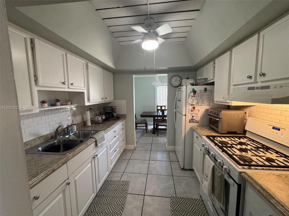 11467 SW 109th Rd 7B, Miami, Florida 33176, Stati Uniti
