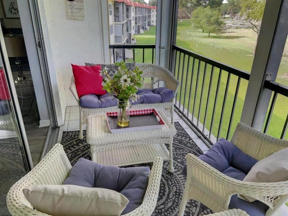 9300 N HOLLYBROOK LAKE S Drive 304, Pembroke Pines, Флорида 33025, Соединенные Штаты