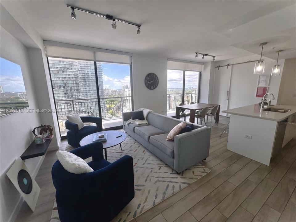 999 SW 1st Ave 2303, Miami, Floride 33130, États-Unis