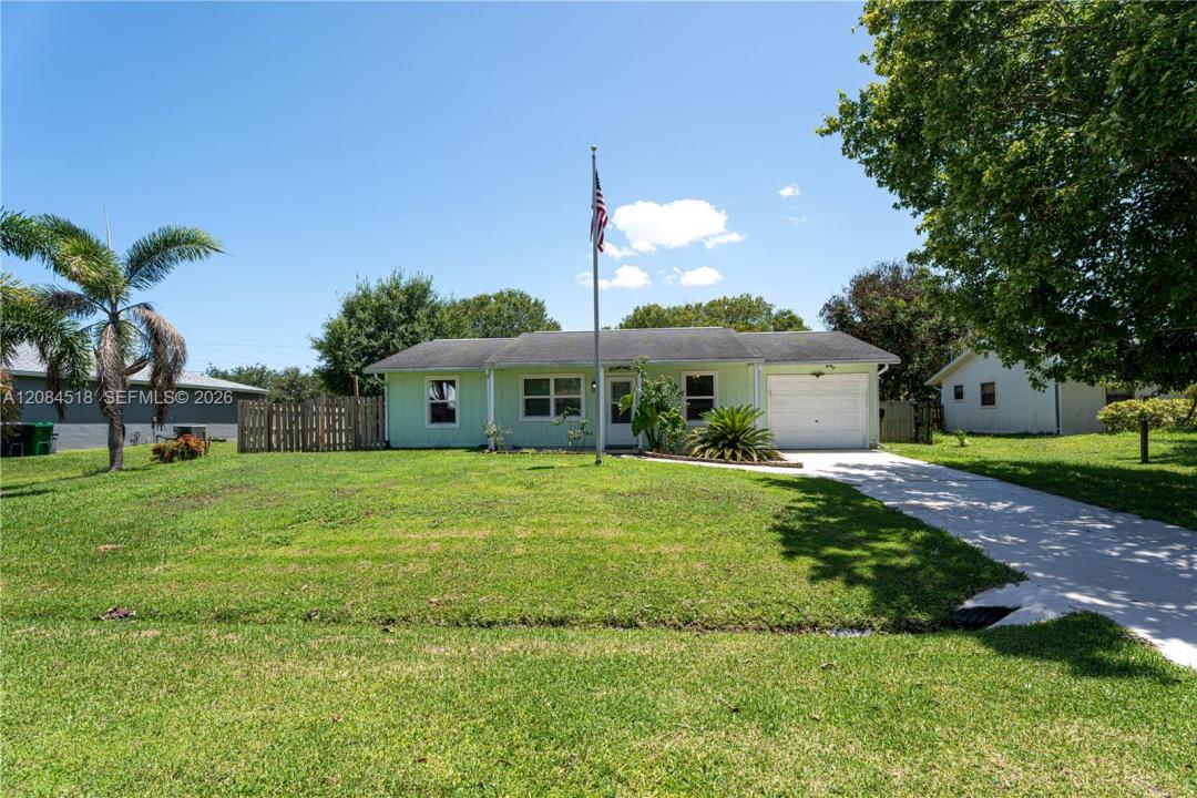 618 SW Ray Ave, Port St. Lucie, Floride 34983, États-Unis