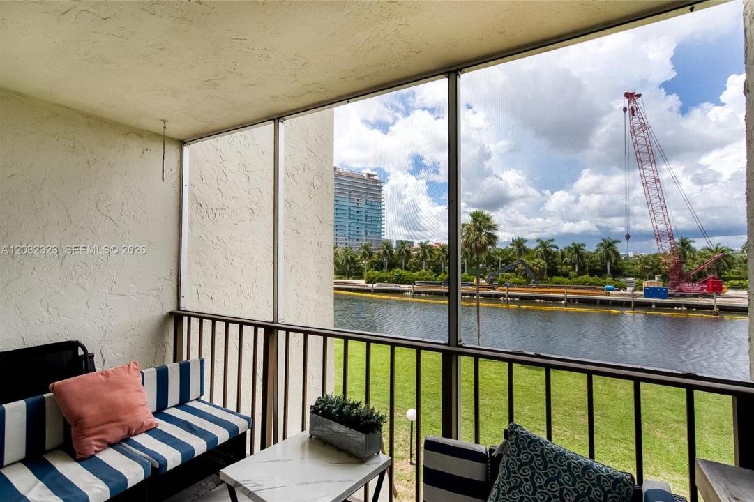 601 Three Islands Blvd 304, Hallandale Beach, Florida 33009, Stati Uniti