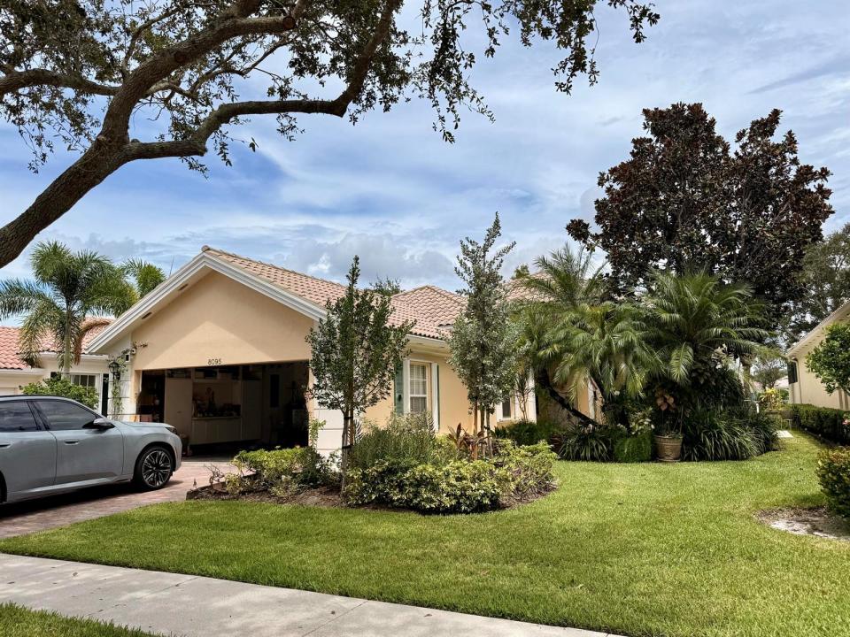 8095 LABORIE Lane, Wellington, Florida 33414, USA