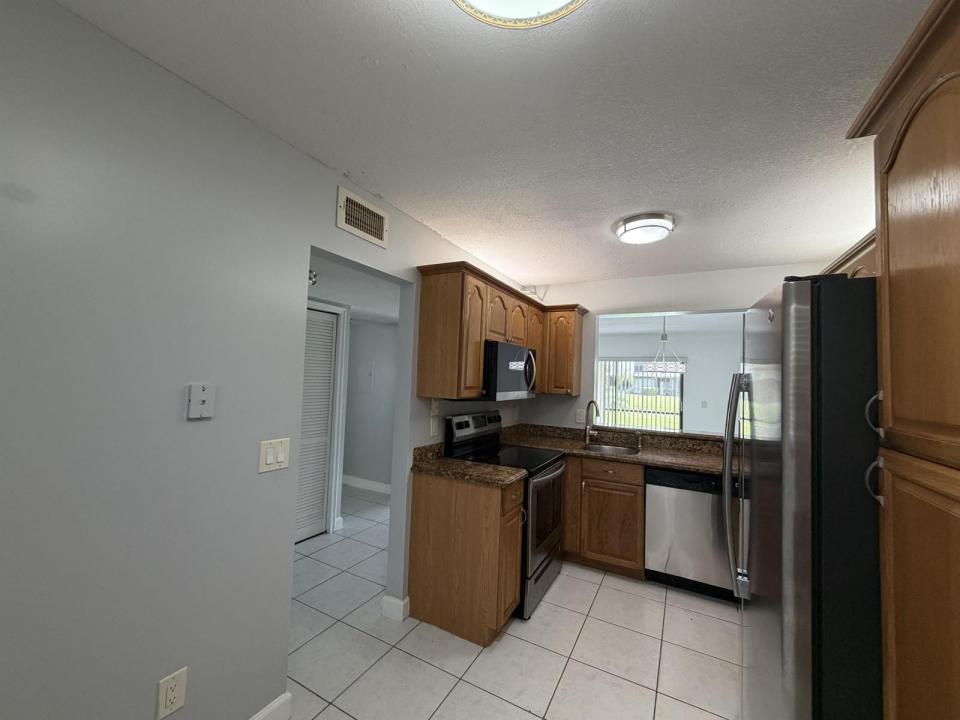 23398 Lyons Road 304, Boca Raton, Floryda 33428, USA