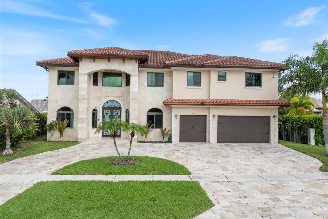 301 SANDALWOOD Lane, Boca Raton, Florida 33487, USA