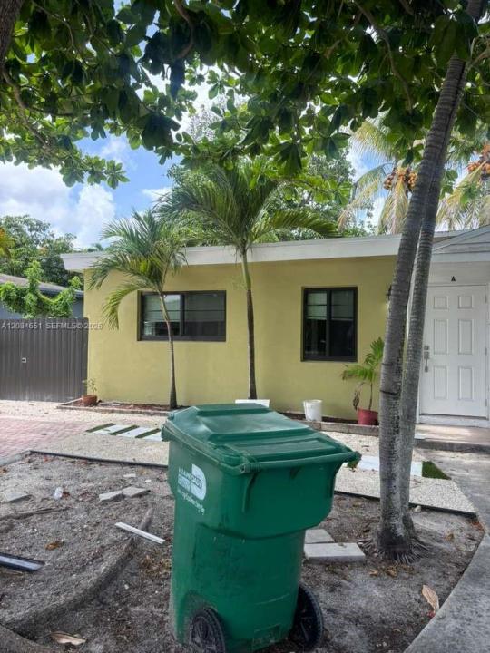 1167 NW 112th St A, Miami, Florida 33168, USA