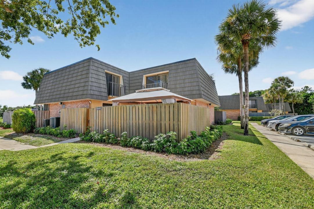 2409 24TH Way, West Palm Beach, Florida 33407, USA