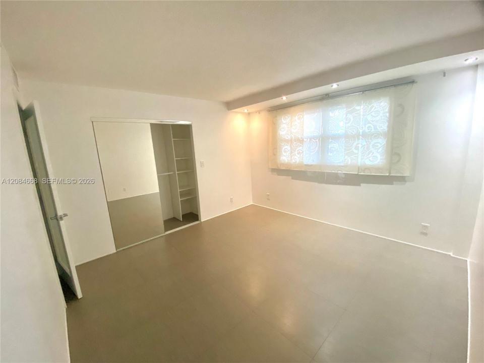 400 Golden Isles Dr 9, Hallandale Beach, Florida 33009, Stati Uniti