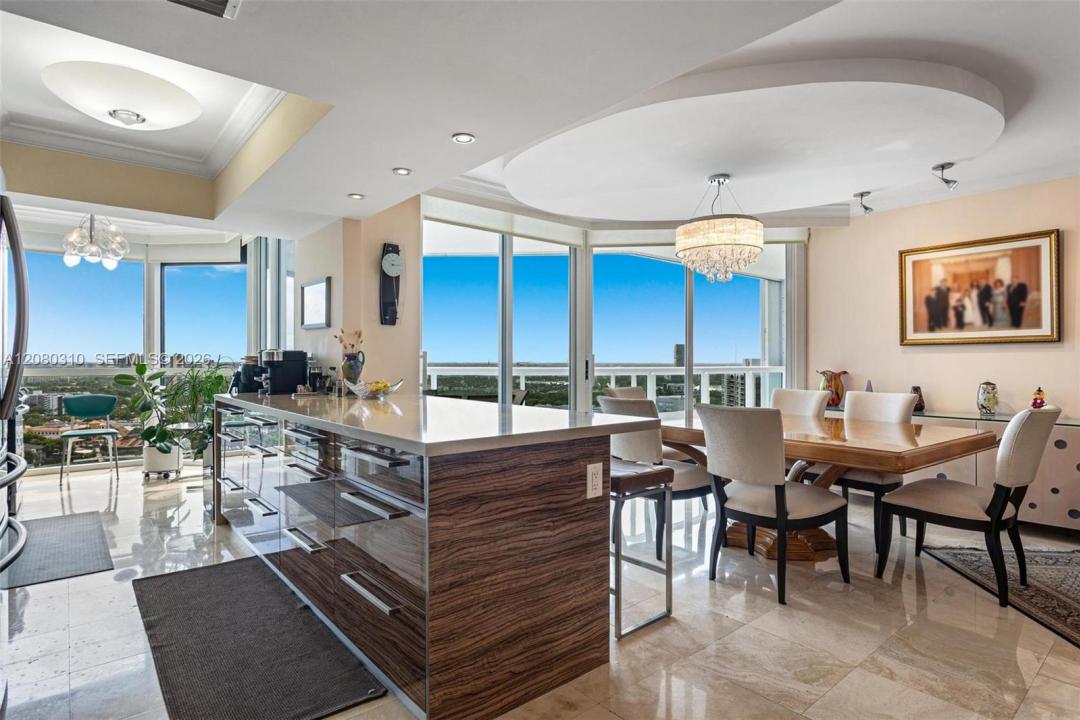21205 Yacht Club Dr 2405+DEN, Aventura, Florida 33180, USA