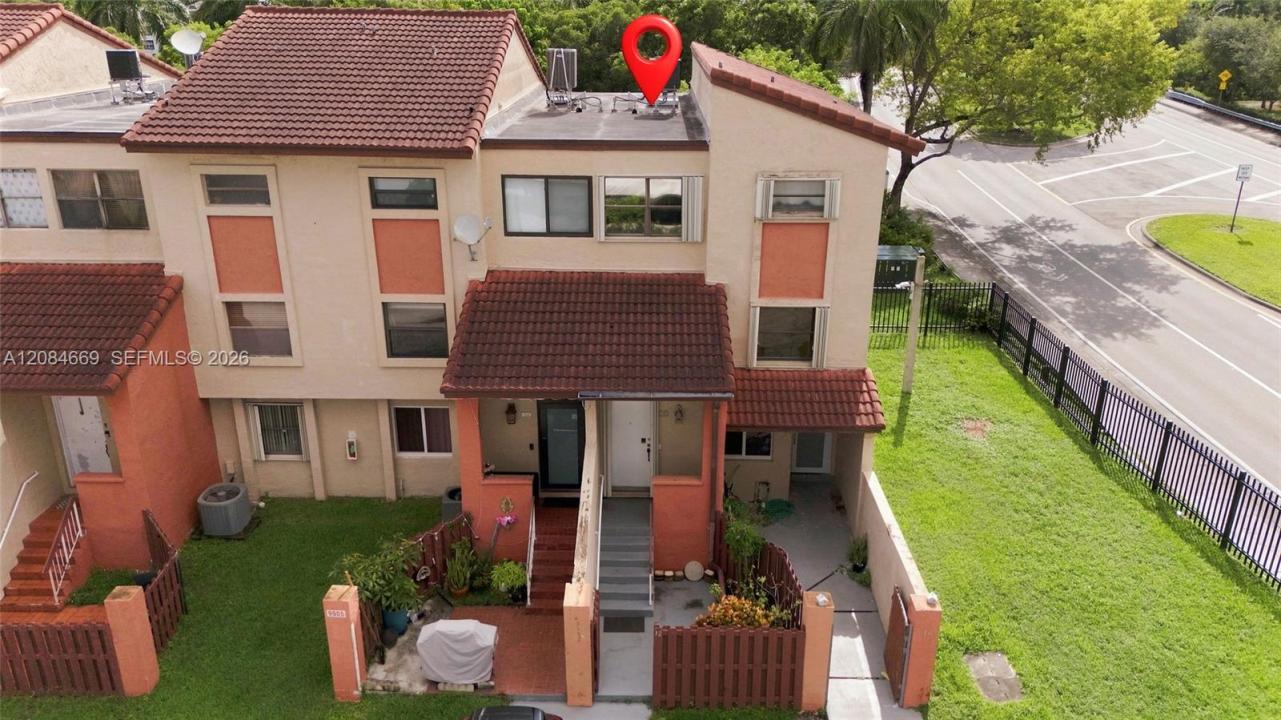 9905 NW 9th St Cir 12-21, Miami, Florida 33172, USA