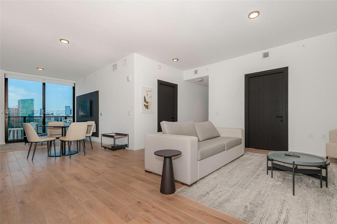 398 NE 5th St 3417, Miami, Florida 33132, USA