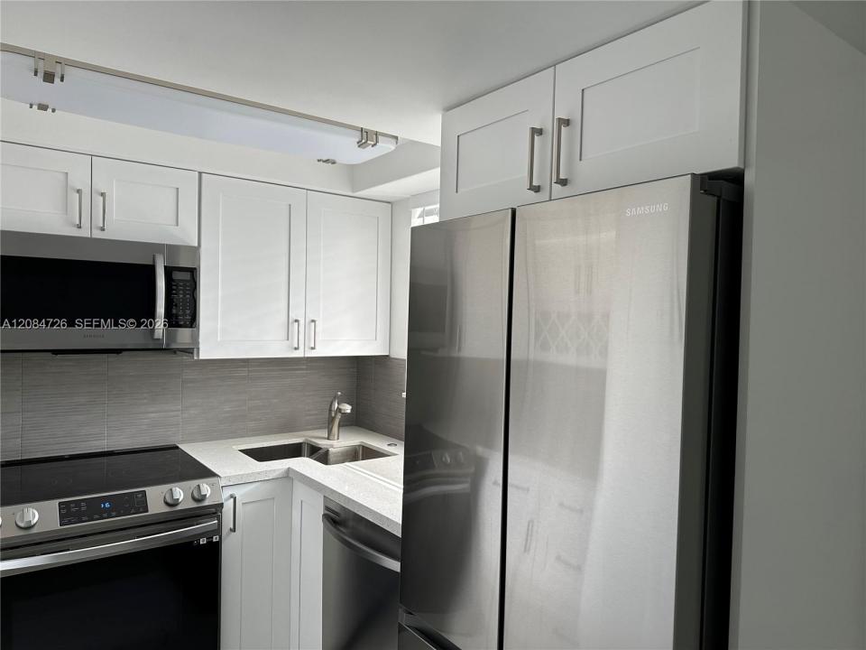 1333 E Hallandale Beach Blvd 423, Hallandale Beach, Florida 33009, USA