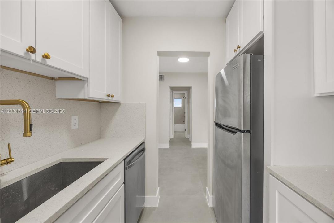 2418 Polk St 204, Hollywood, Florida 33020, USA