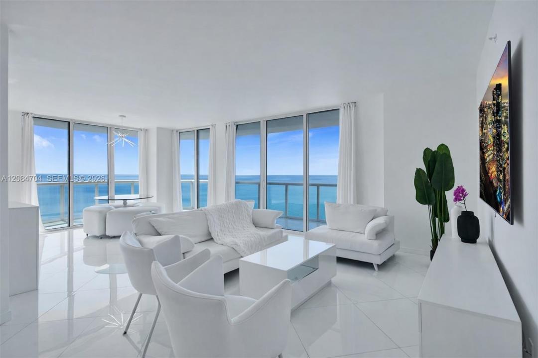 6365 Collins Ave 2403, Miami Beach, Florida 33141, USA
