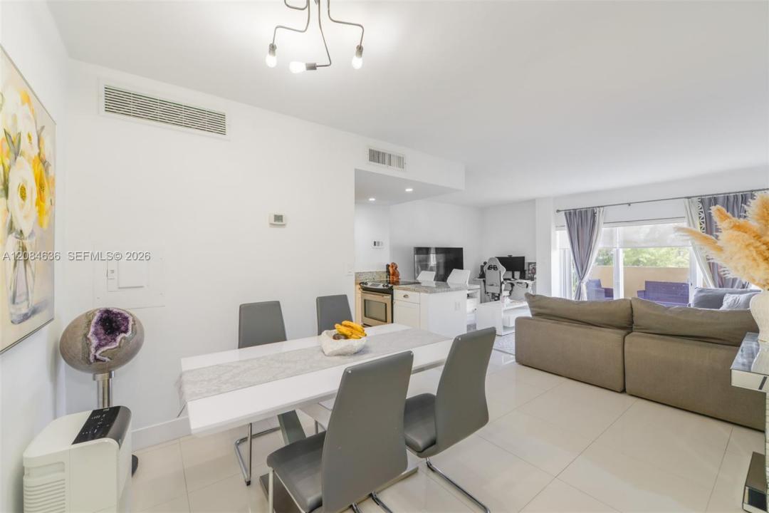880 NE 69th St 5L, Miami, Floride 33138, États-Unis