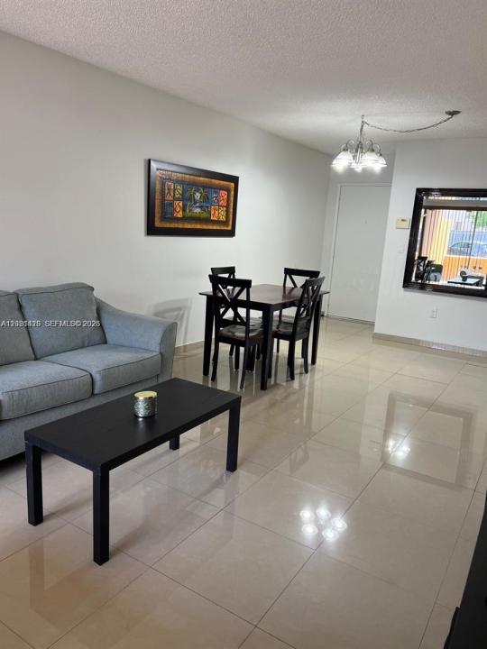 9711 Fontainebleau Blvd D103, Miami, Florida 33172, USA